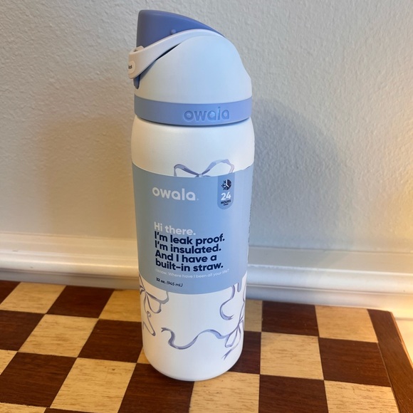 Owala Bow Water Bottle 32 oz (urban outfitters painted bows, tied and true) - Picture 1 of 6